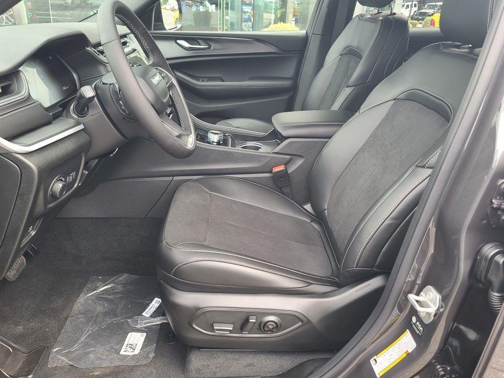 new 2025 Jeep Grand Cherokee L car, priced at $43,543
