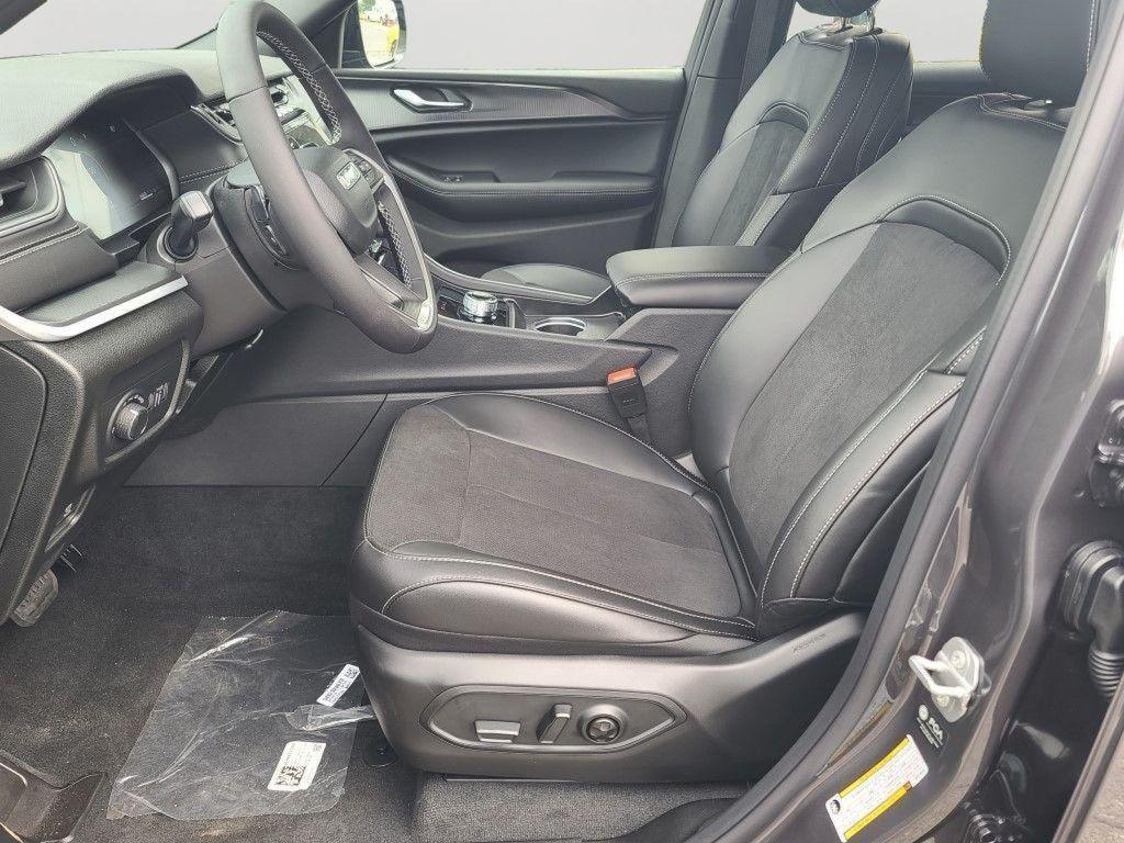 new 2025 Jeep Grand Cherokee L car, priced at $43,543