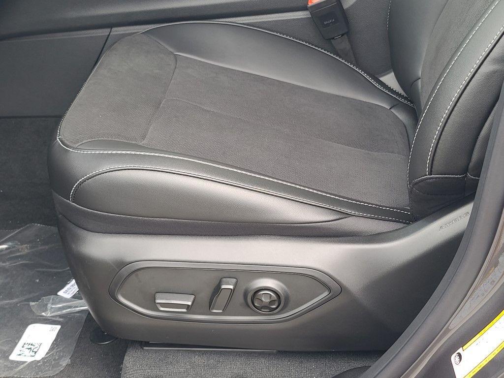 new 2025 Jeep Grand Cherokee L car, priced at $43,543