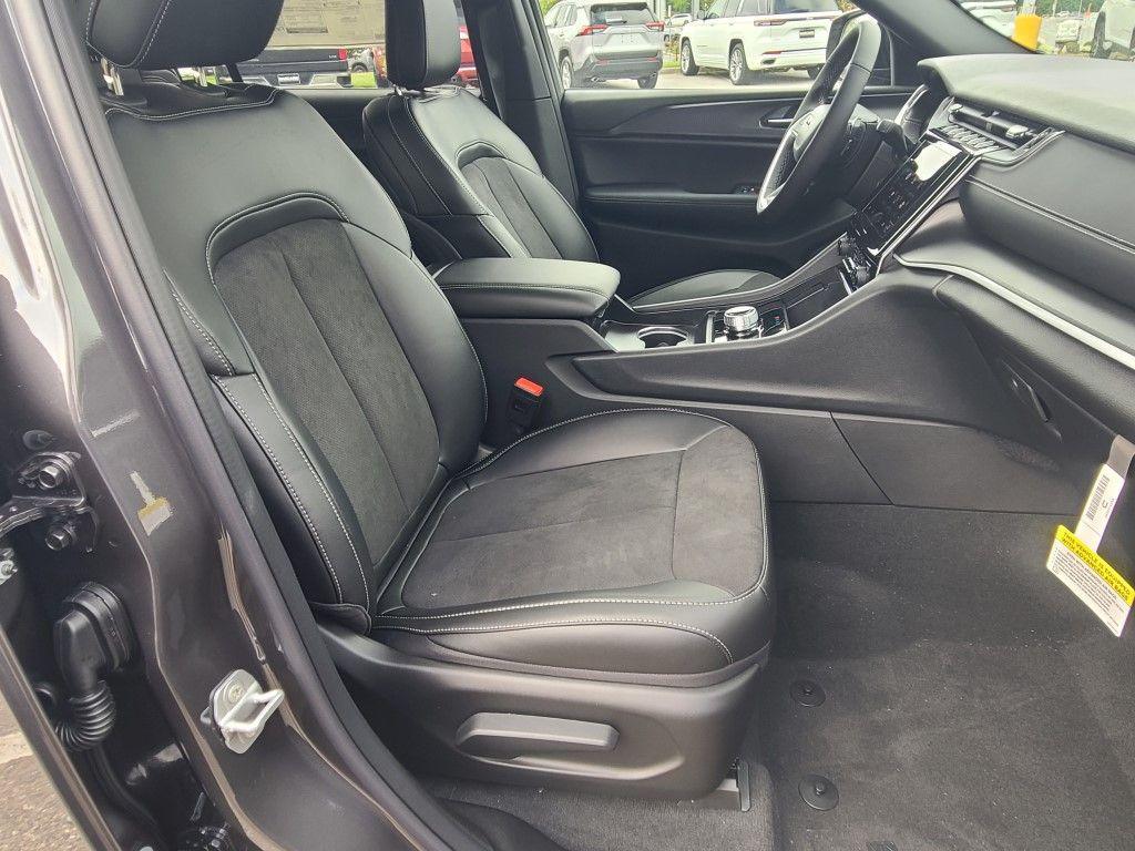 new 2025 Jeep Grand Cherokee L car, priced at $43,543