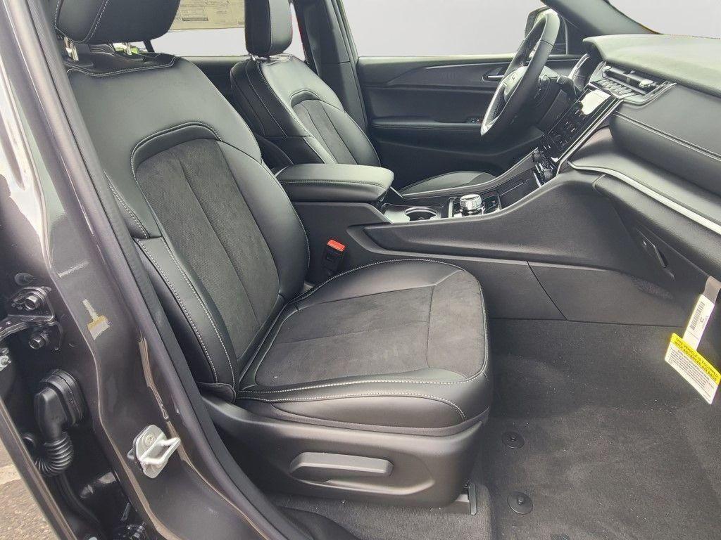 new 2025 Jeep Grand Cherokee L car, priced at $43,543