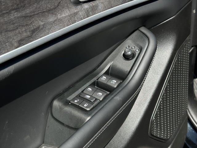 new 2025 Jeep Grand Cherokee car, priced at $50,121