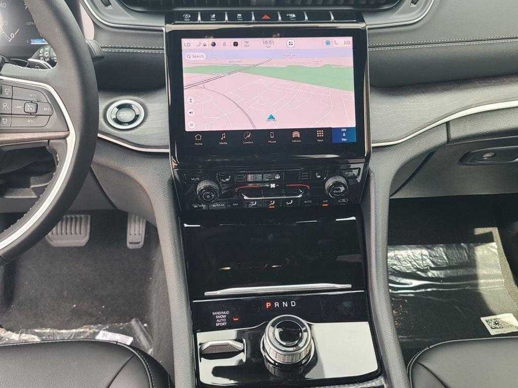 new 2025 Jeep Grand Cherokee car, priced at $45,255