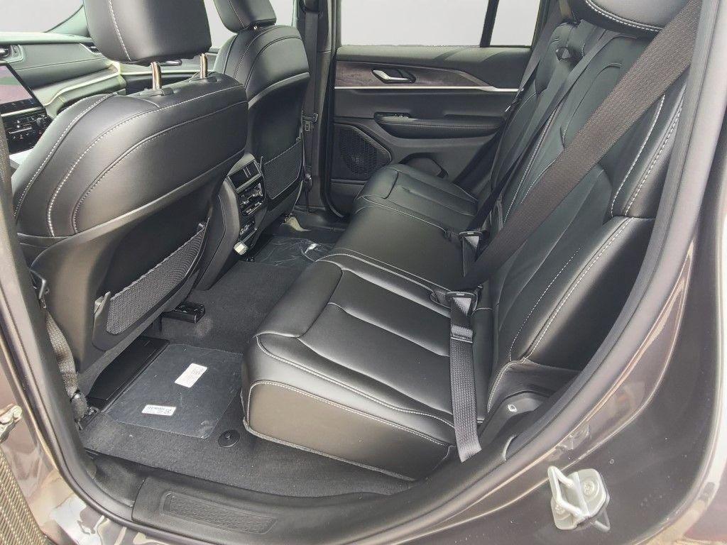 new 2025 Jeep Grand Cherokee car, priced at $45,255