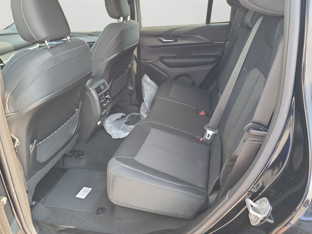 new 2025 Jeep Grand Cherokee car, priced at $40,552
