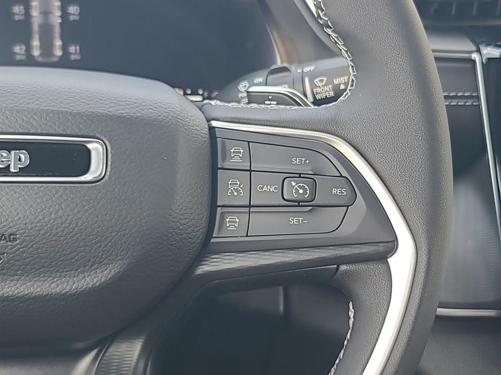 new 2025 Jeep Grand Cherokee car, priced at $40,552