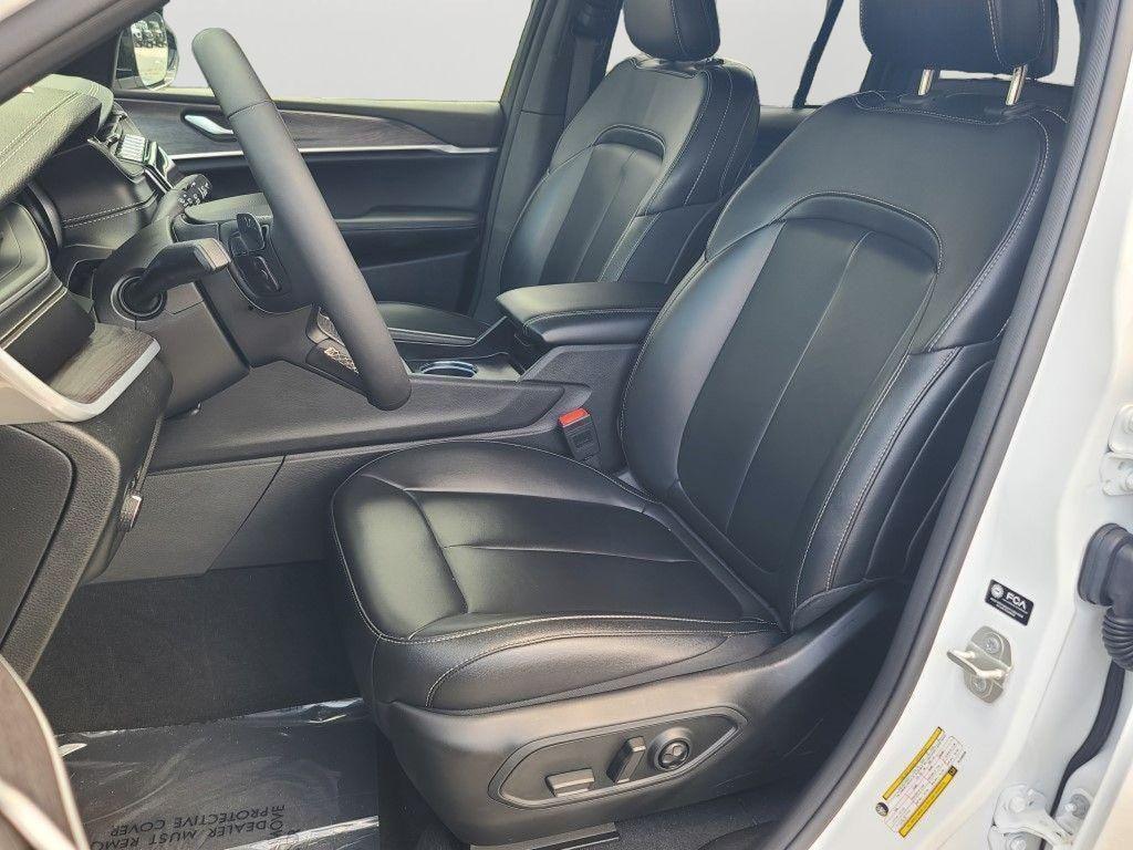 used 2024 Jeep Grand Cherokee car, priced at $35,500