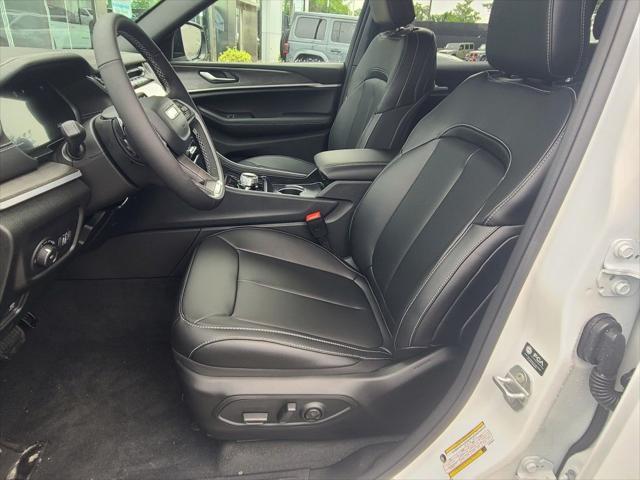 new 2025 Jeep Grand Cherokee car, priced at $43,301