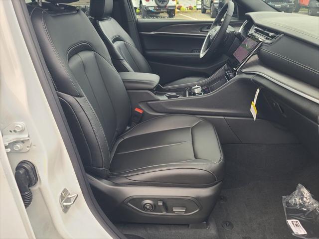 new 2025 Jeep Grand Cherokee car, priced at $43,301