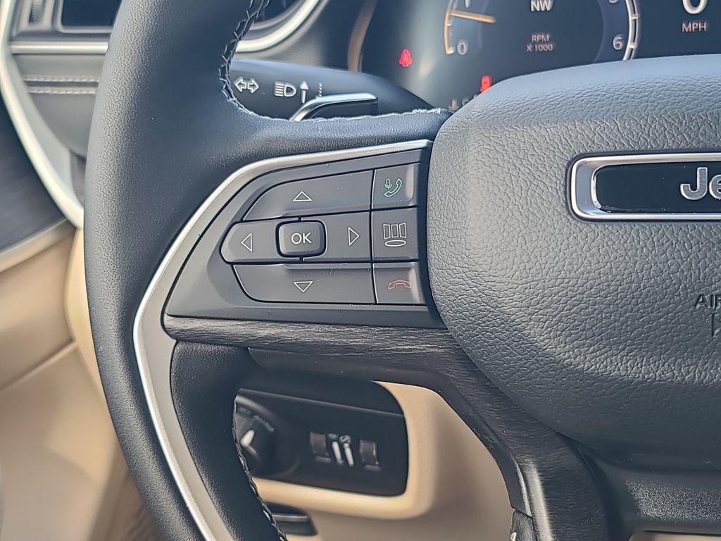 new 2025 Jeep Grand Cherokee car, priced at $44,844