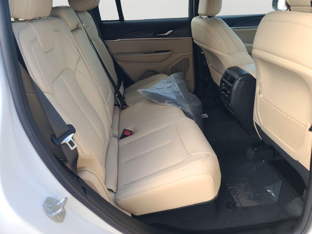 new 2025 Jeep Grand Cherokee car, priced at $44,844