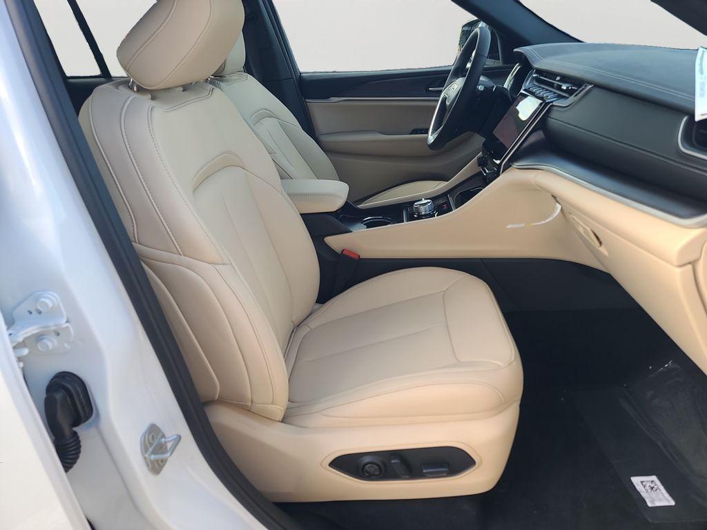 new 2025 Jeep Grand Cherokee car, priced at $44,844