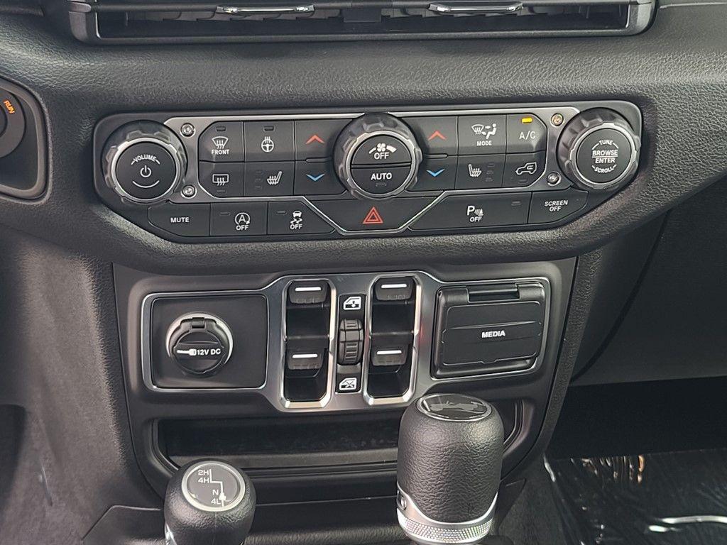 new 2025 Jeep Wrangler car, priced at $46,910