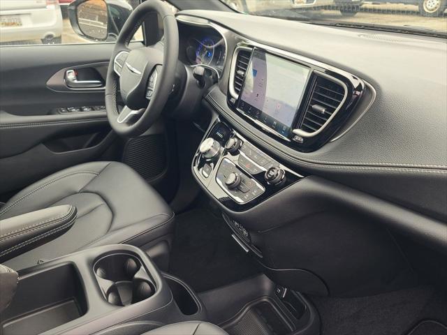 new 2025 Chrysler Pacifica car, priced at $44,927