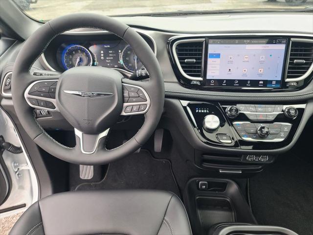 new 2025 Chrysler Pacifica car, priced at $44,927
