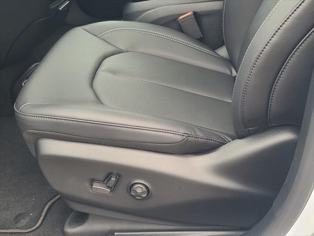 new 2025 Chrysler Pacifica car, priced at $44,927