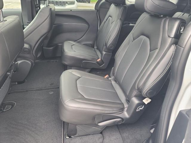 new 2025 Chrysler Pacifica car, priced at $44,927