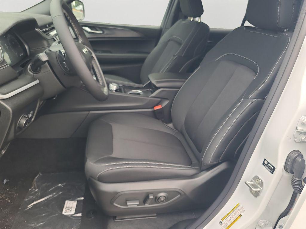 new 2025 Jeep Grand Cherokee car, priced at $39,754