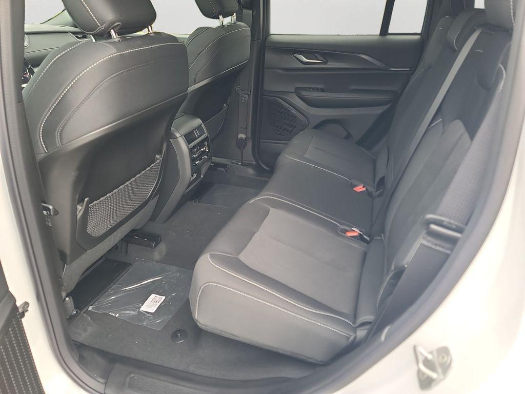 new 2025 Jeep Grand Cherokee car, priced at $39,754