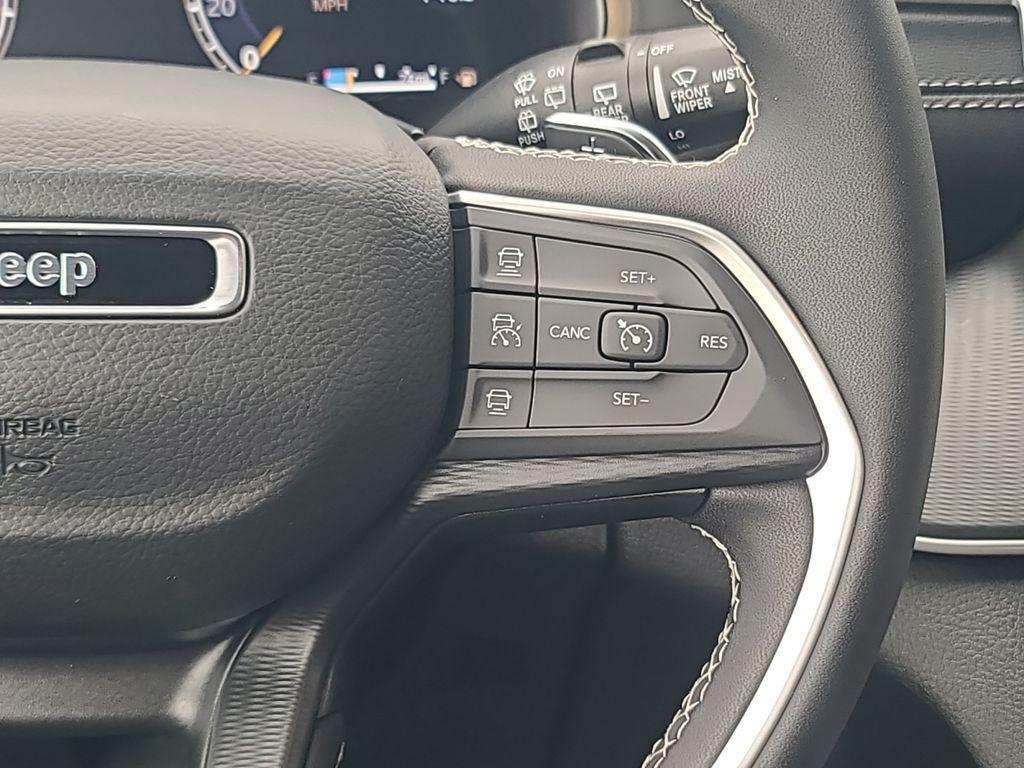 new 2025 Jeep Grand Cherokee car, priced at $39,754