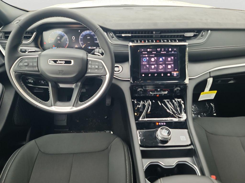 new 2025 Jeep Grand Cherokee car, priced at $39,754