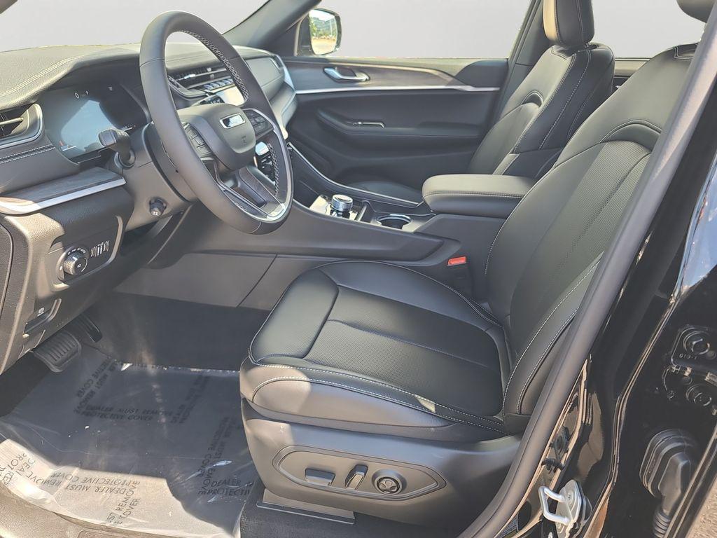 new 2025 Jeep Grand Cherokee car, priced at $47,888