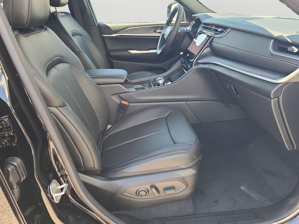 new 2025 Jeep Grand Cherokee car, priced at $47,888