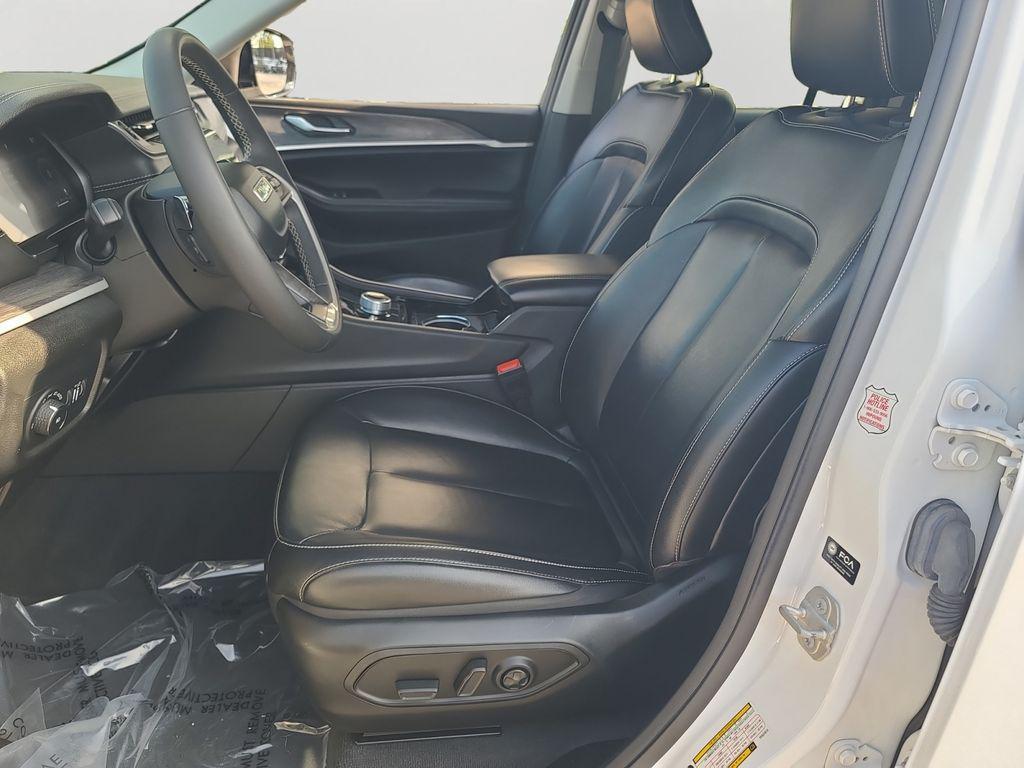 used 2023 Jeep Grand Cherokee car, priced at $27,000