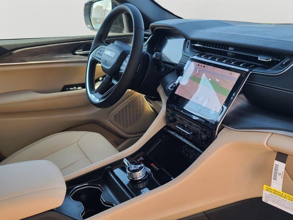 new 2025 Jeep Grand Cherokee car, priced at $45,055