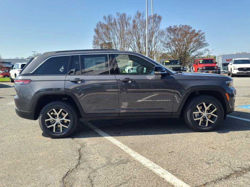 new 2025 Jeep Grand Cherokee car, priced at $45,055