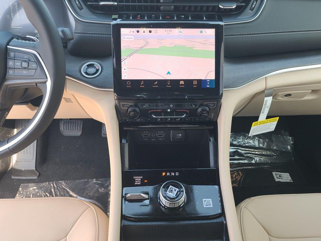new 2025 Jeep Grand Cherokee car, priced at $45,055