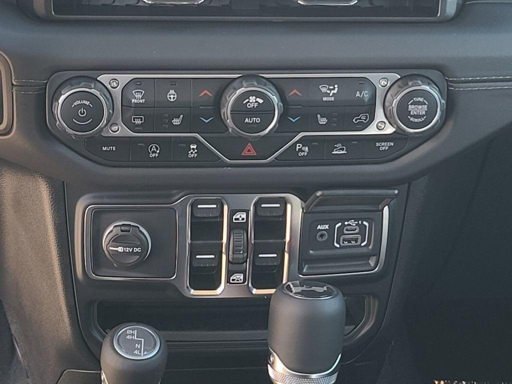 new 2025 Jeep Wrangler car, priced at $55,832