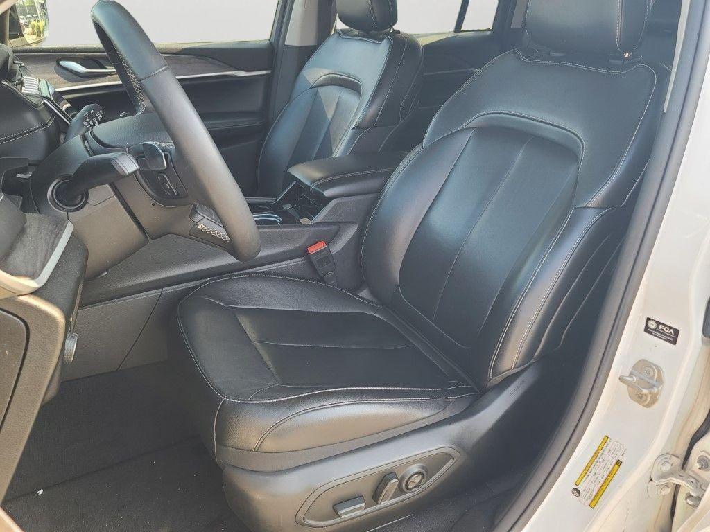 used 2023 Jeep Grand Cherokee car, priced at $27,500