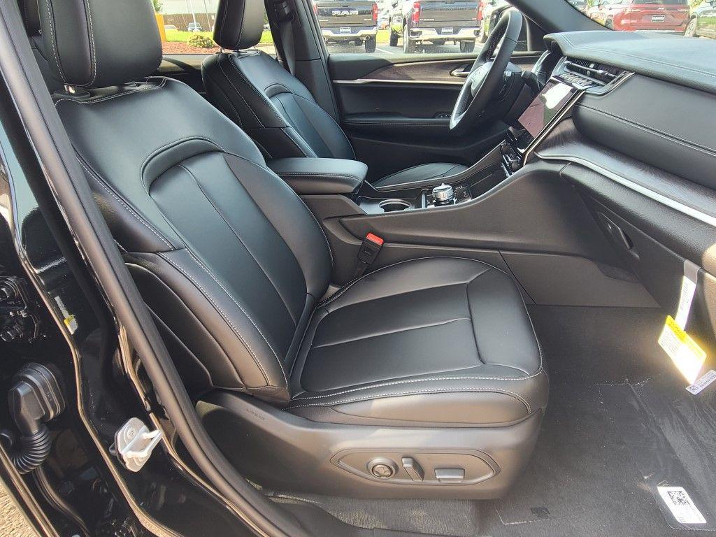 new 2025 Jeep Grand Cherokee L car, priced at $47,055