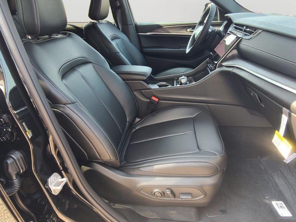 new 2025 Jeep Grand Cherokee L car, priced at $47,055
