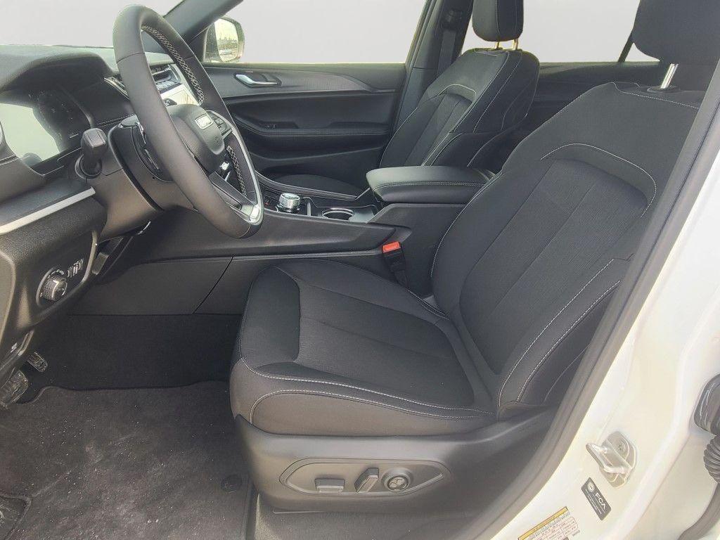 new 2025 Jeep Grand Cherokee L car, priced at $40,280