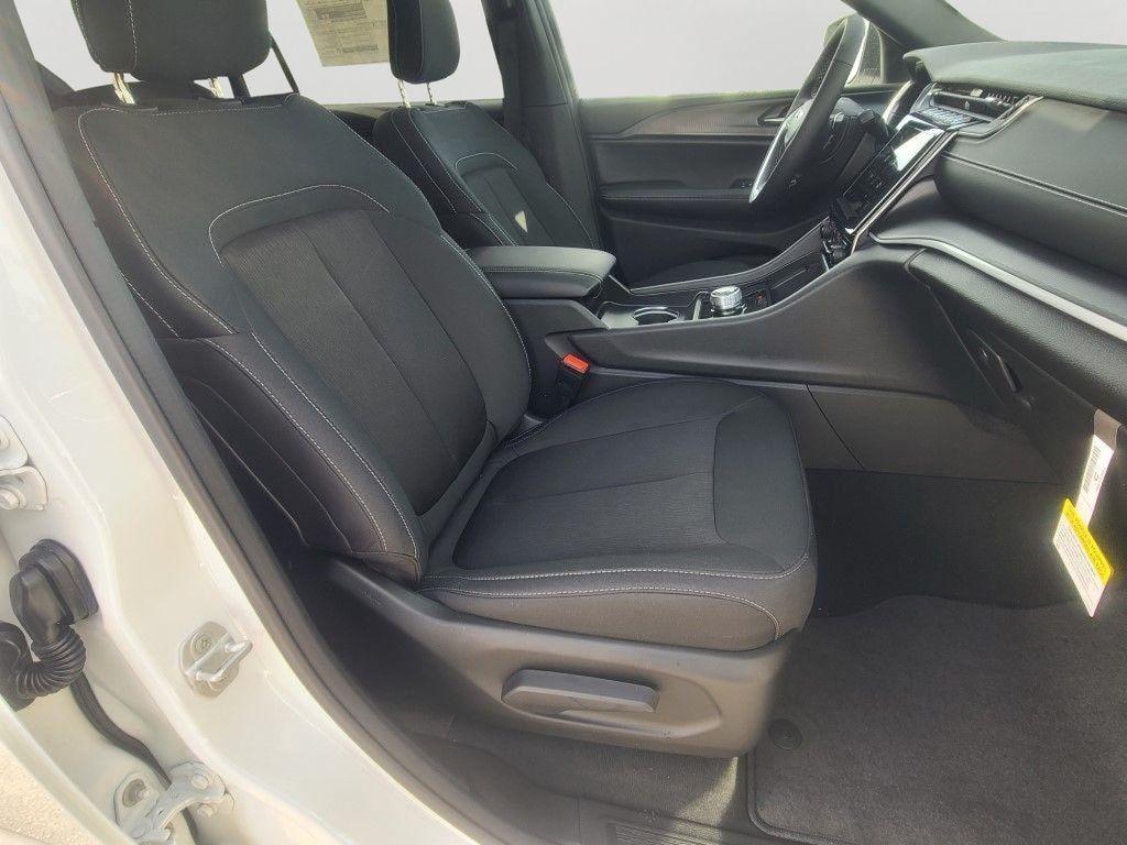 new 2025 Jeep Grand Cherokee L car, priced at $40,280