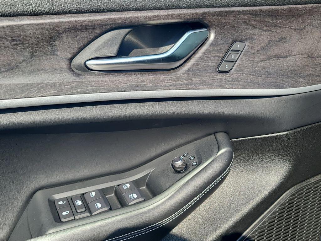 new 2025 Jeep Grand Cherokee car, priced at $45,380