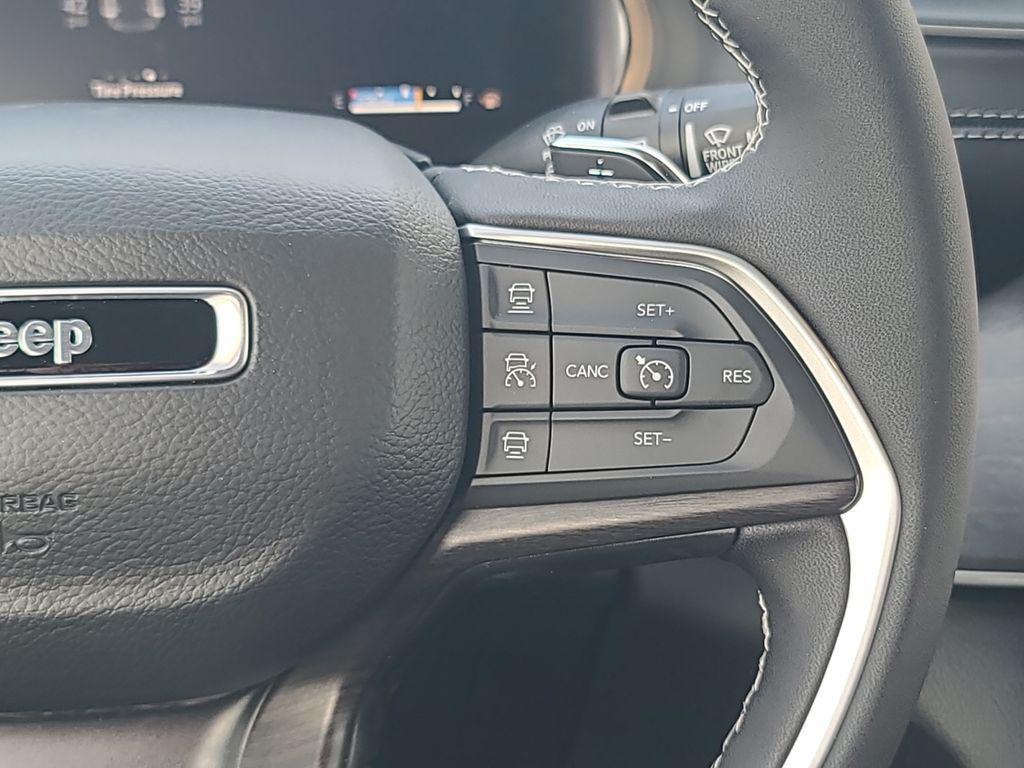 new 2025 Jeep Grand Cherokee car, priced at $45,380