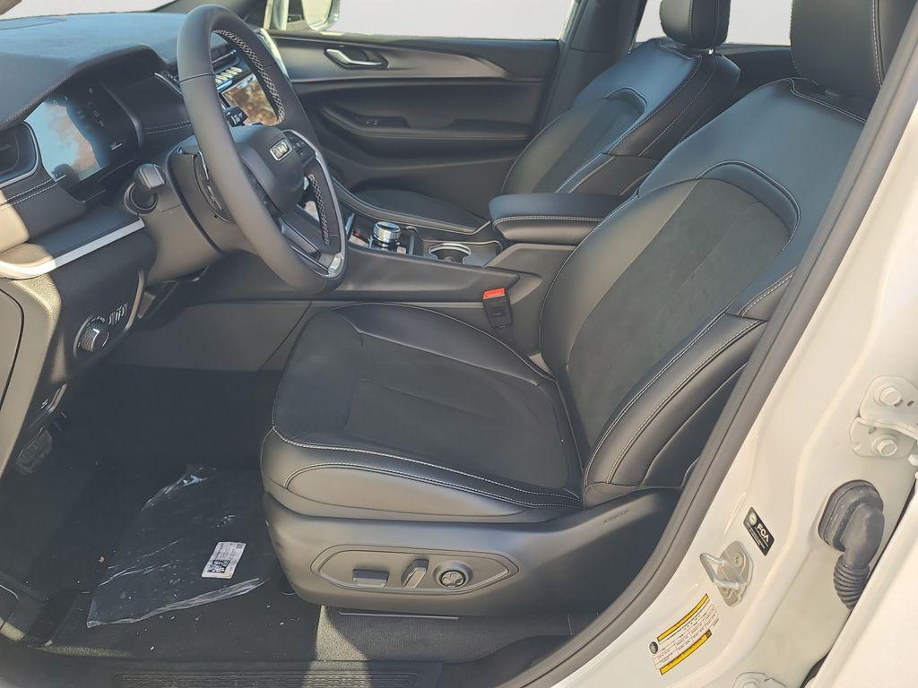 new 2025 Jeep Grand Cherokee car, priced at $41,400