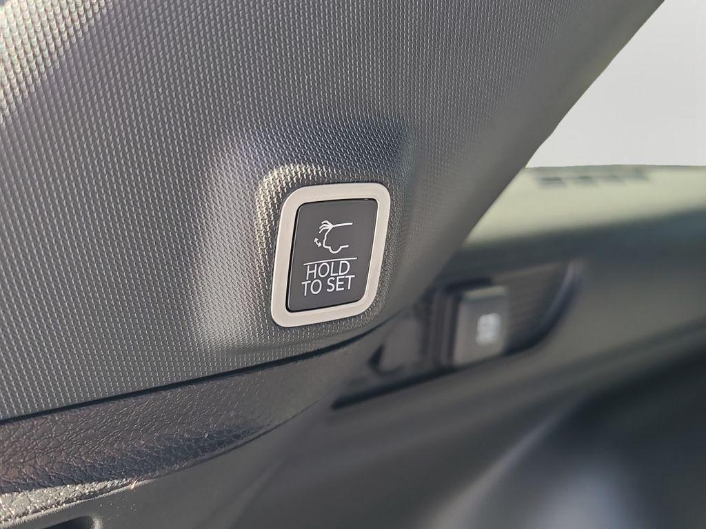 new 2025 Jeep Grand Cherokee car, priced at $41,400