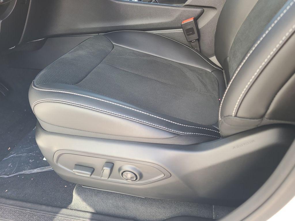 new 2025 Jeep Grand Cherokee car, priced at $41,400