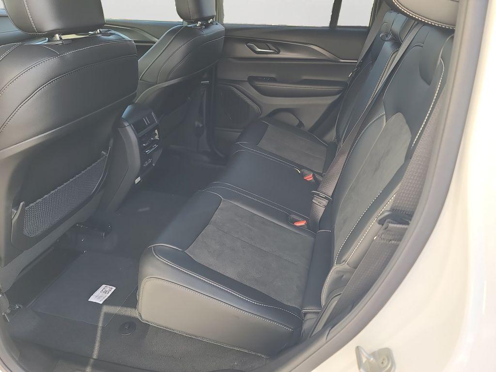 new 2025 Jeep Grand Cherokee car, priced at $41,400