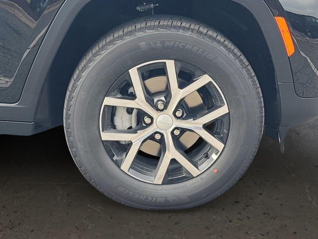 new 2025 Jeep Grand Cherokee car, priced at $43,755