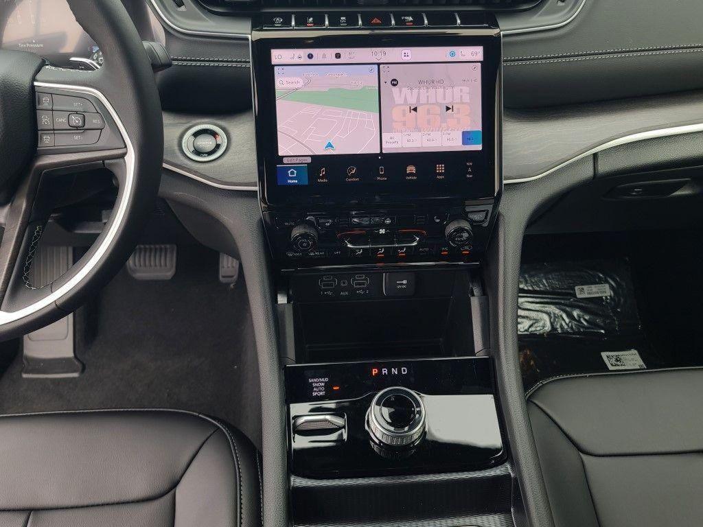 new 2025 Jeep Grand Cherokee car, priced at $43,755