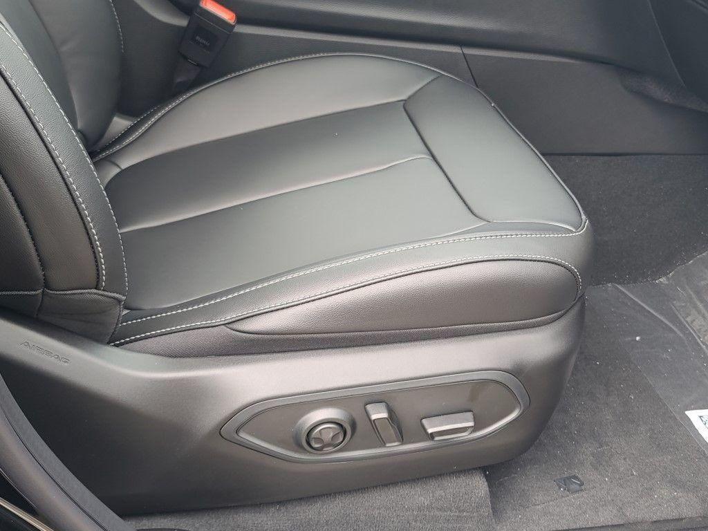 new 2025 Jeep Grand Cherokee car, priced at $43,755