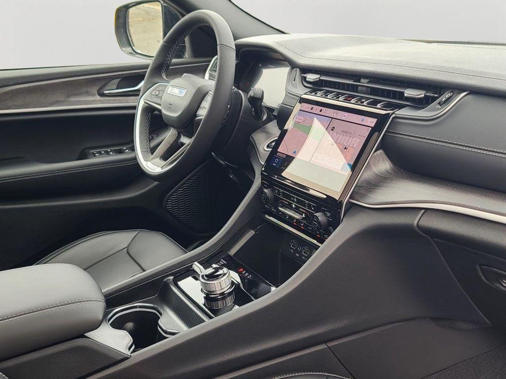 new 2025 Jeep Grand Cherokee car, priced at $43,755