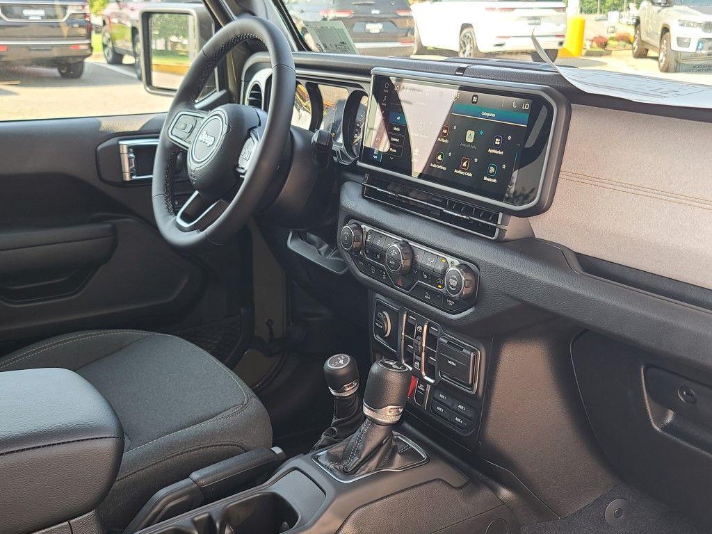 new 2025 Jeep Wrangler car, priced at $47,256