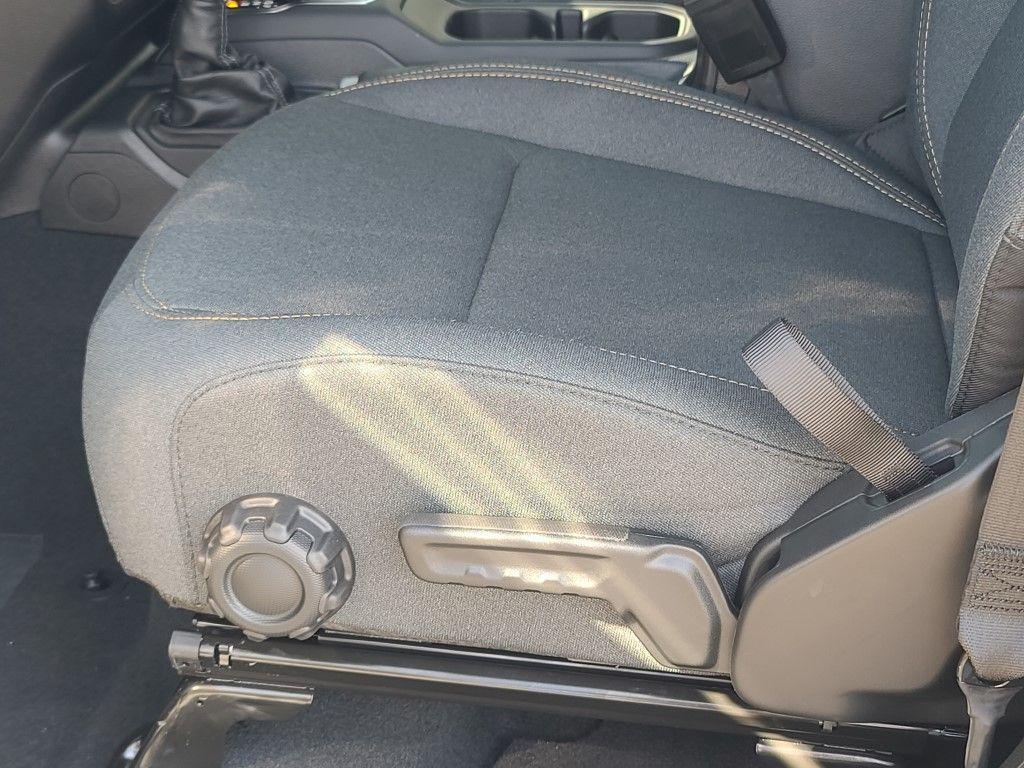 new 2025 Jeep Wrangler car, priced at $47,256