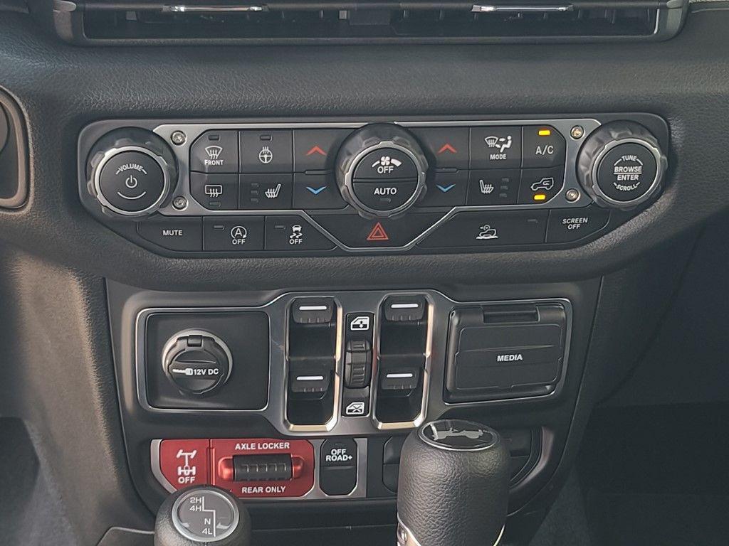 new 2025 Jeep Wrangler car, priced at $47,256